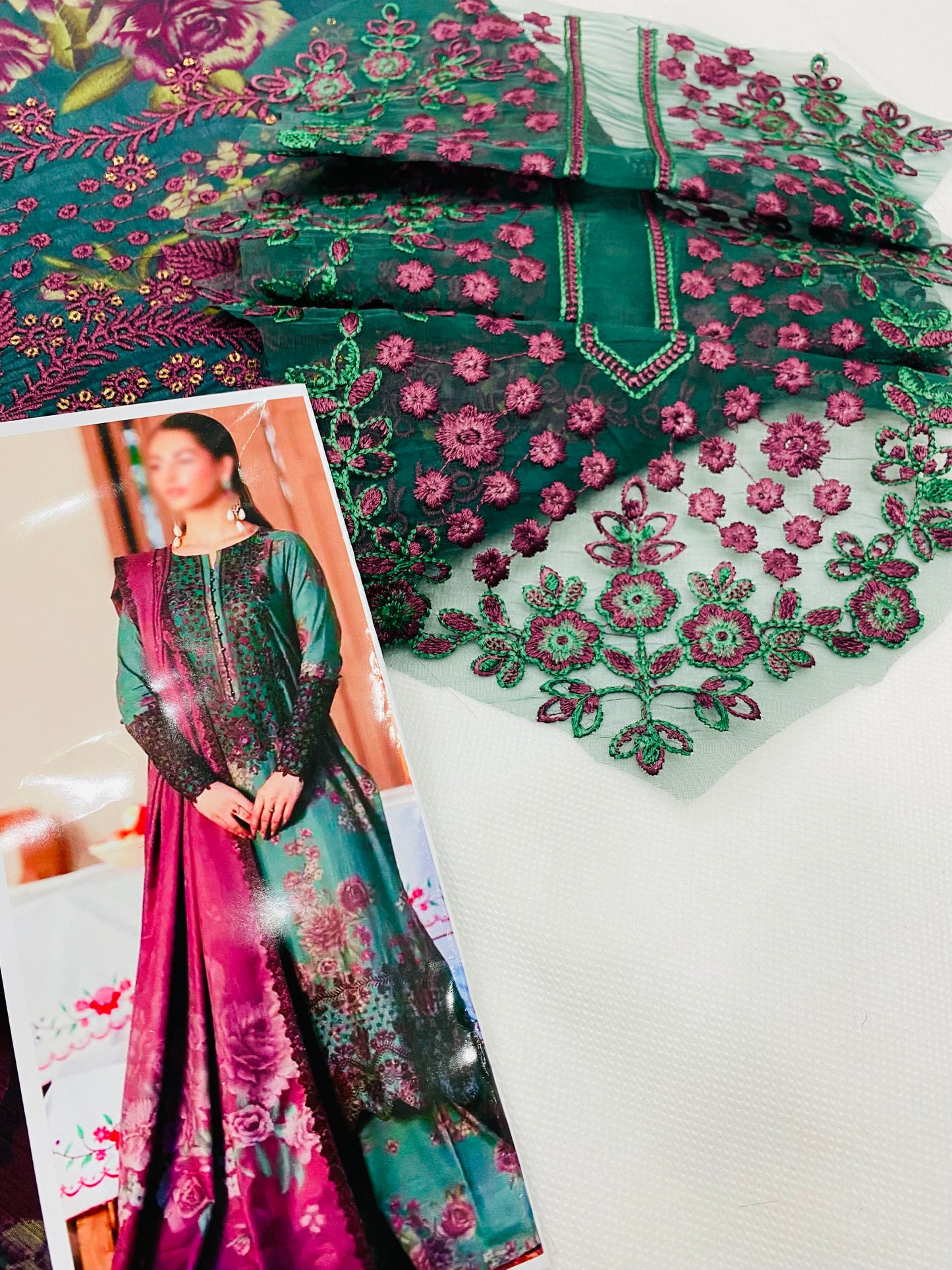 IZNIK SEAGREEN MAHROON LAWN