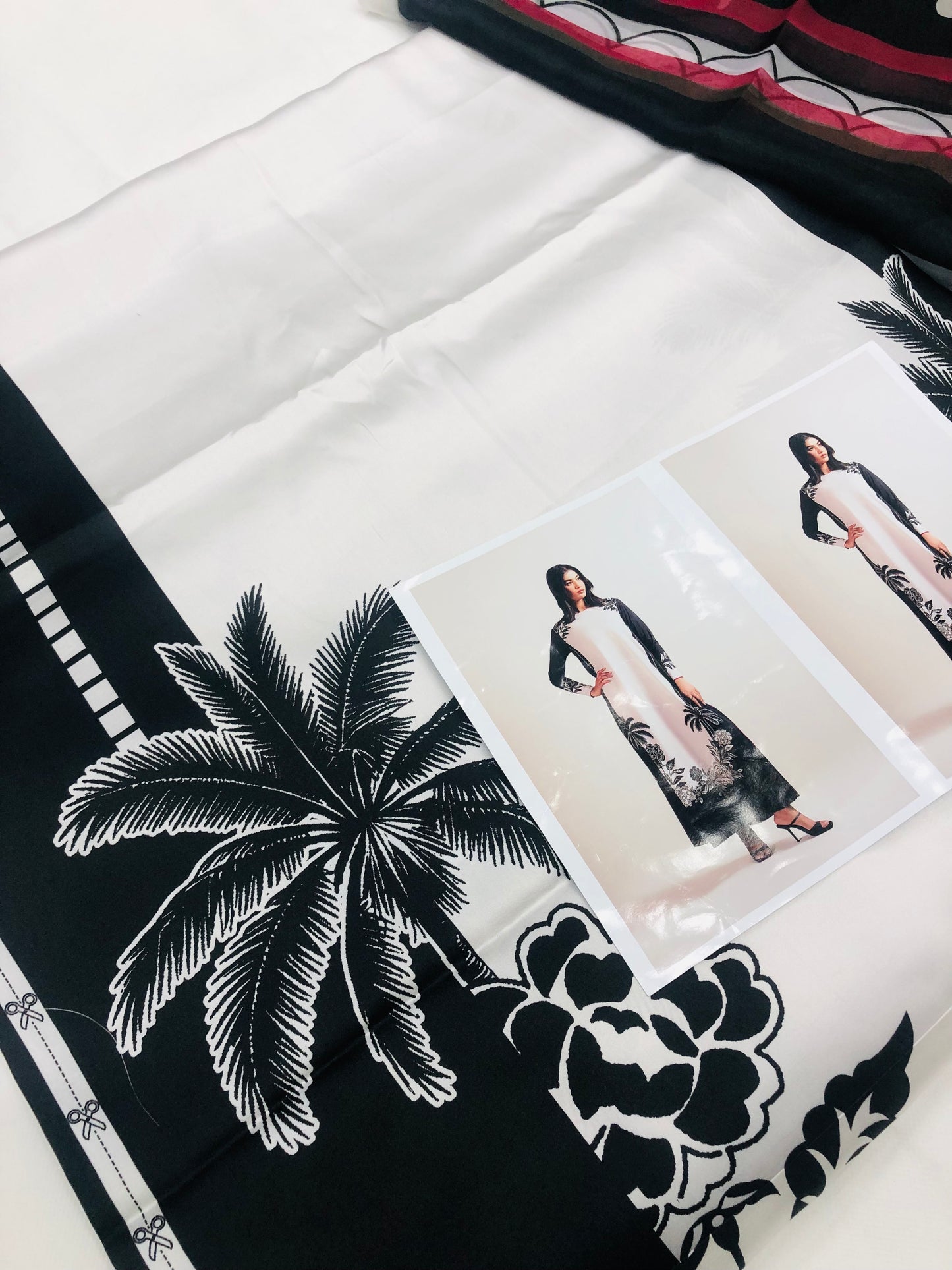 LULUSAR WHITE N BLACK SILK