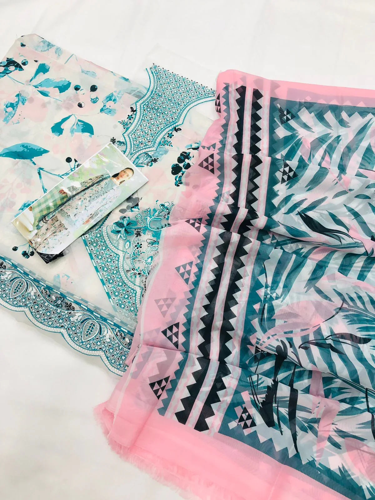 AFROZE MULTI PRINTED LAWN - SR FABRICS