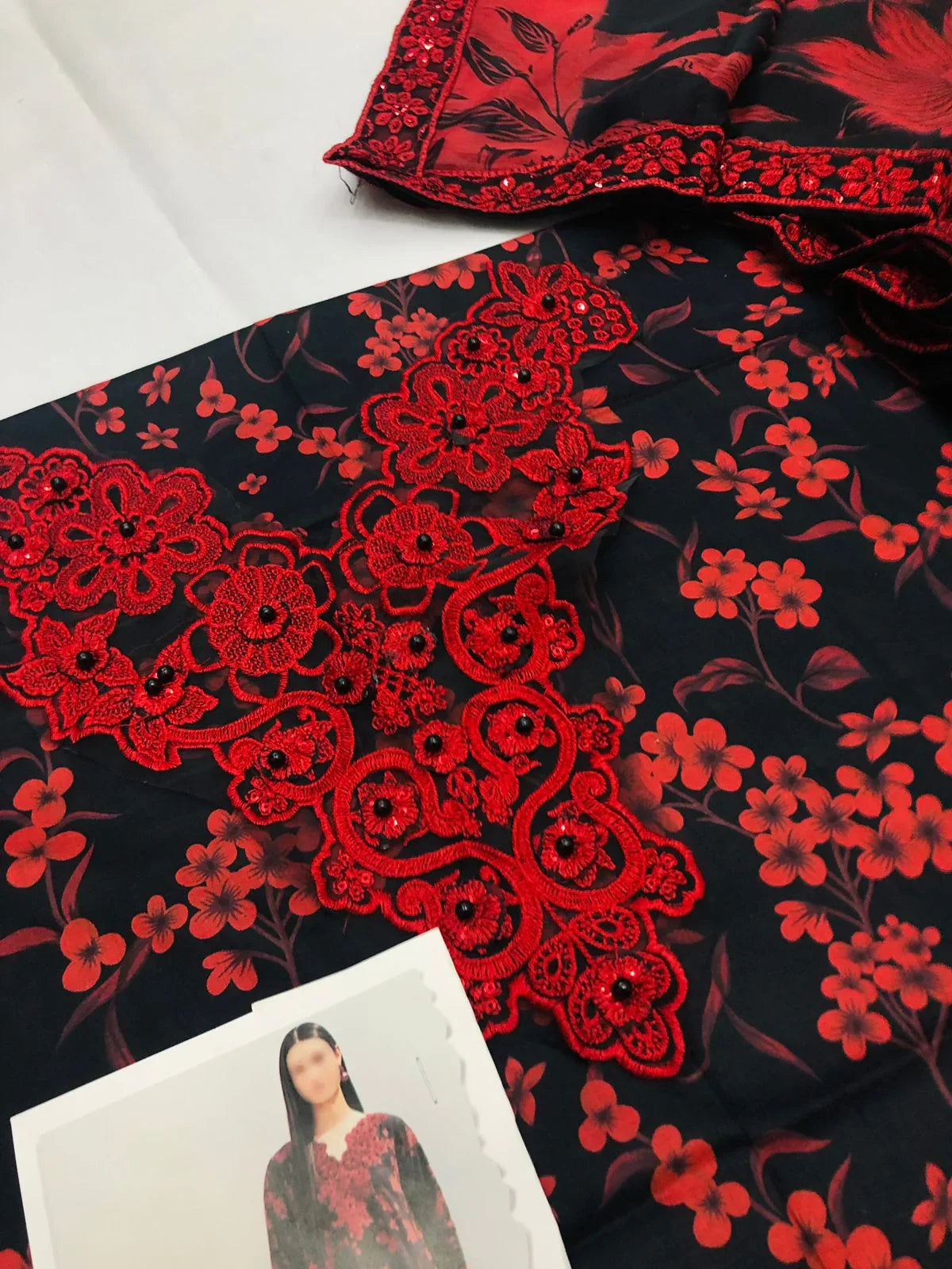 BAROQUE BK RED FLOWERS LAWN - SR FABRICS