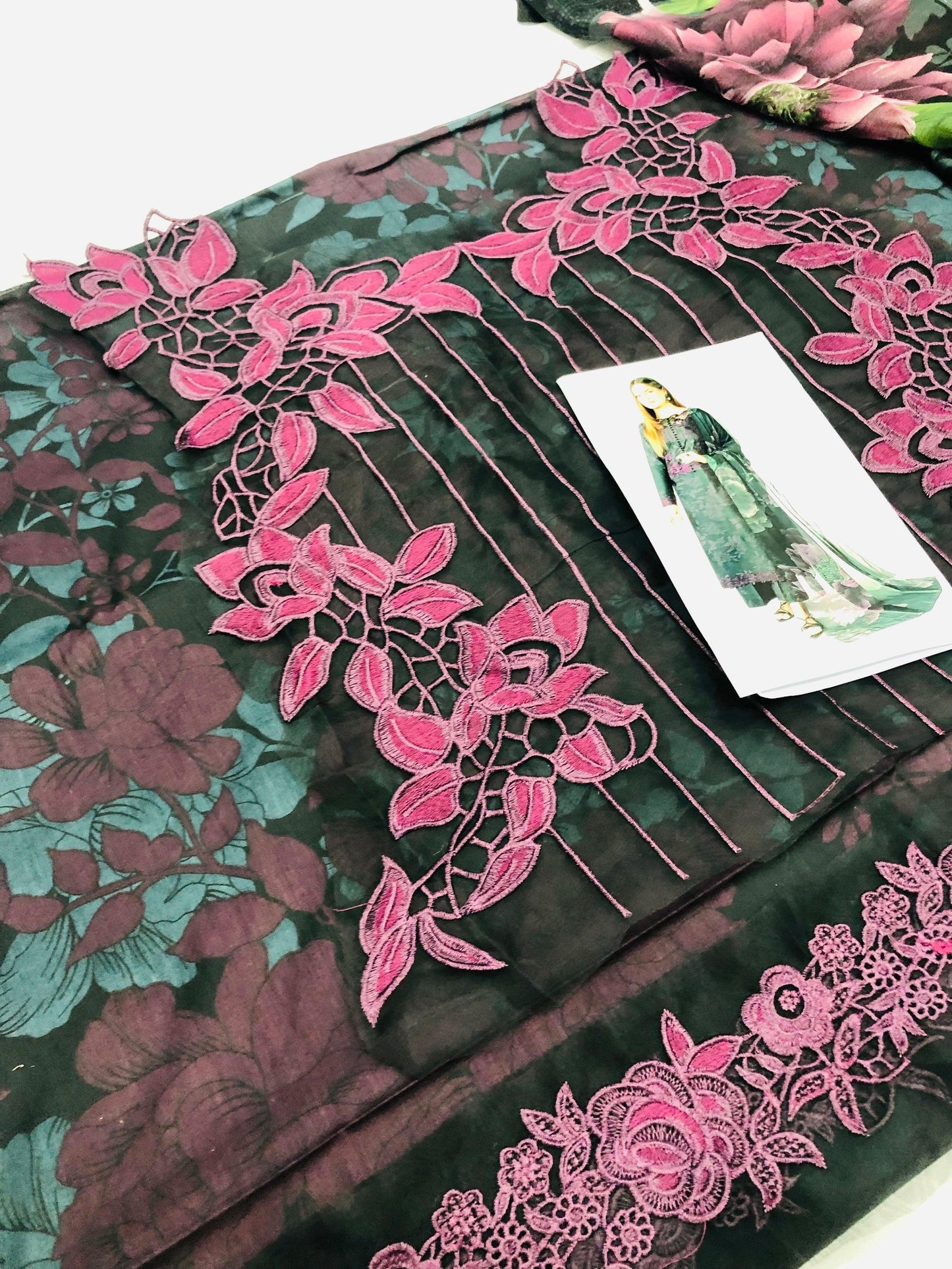 IZNIK BLACK PURPLE LAWN - SR FABRICS