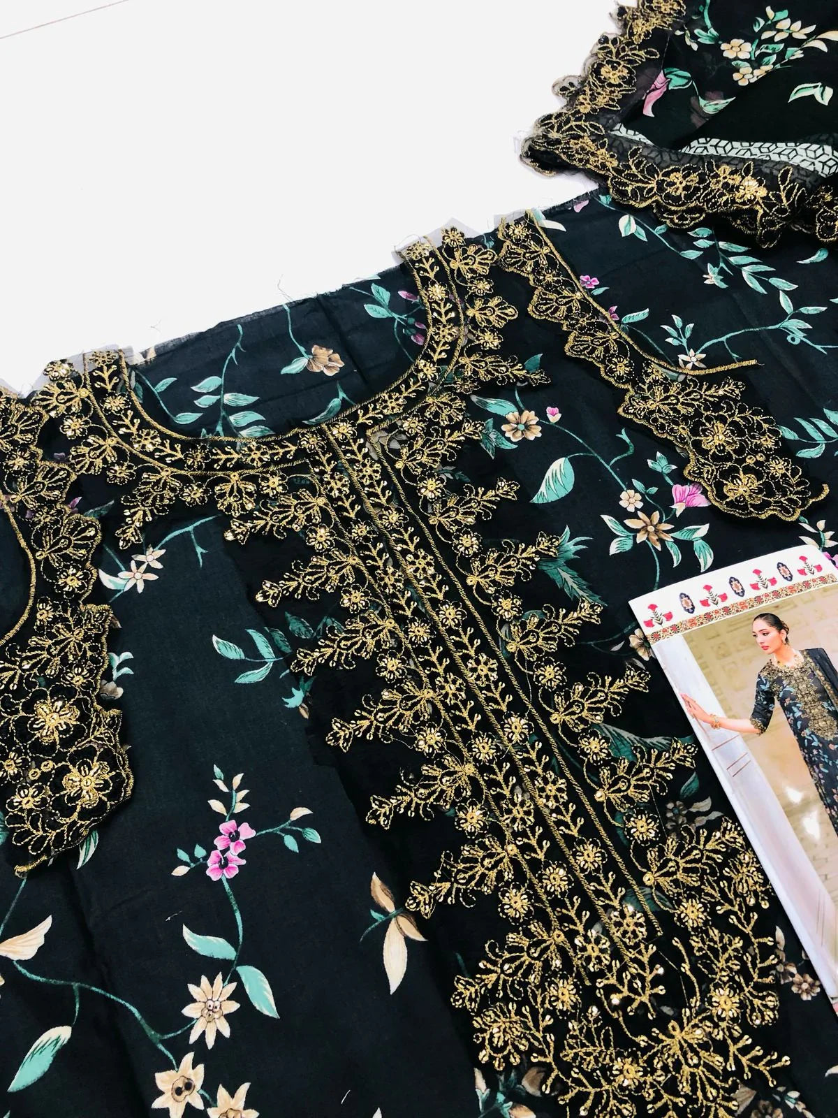 IZNIK GOLD EDITION LAWN - SR FABRICS