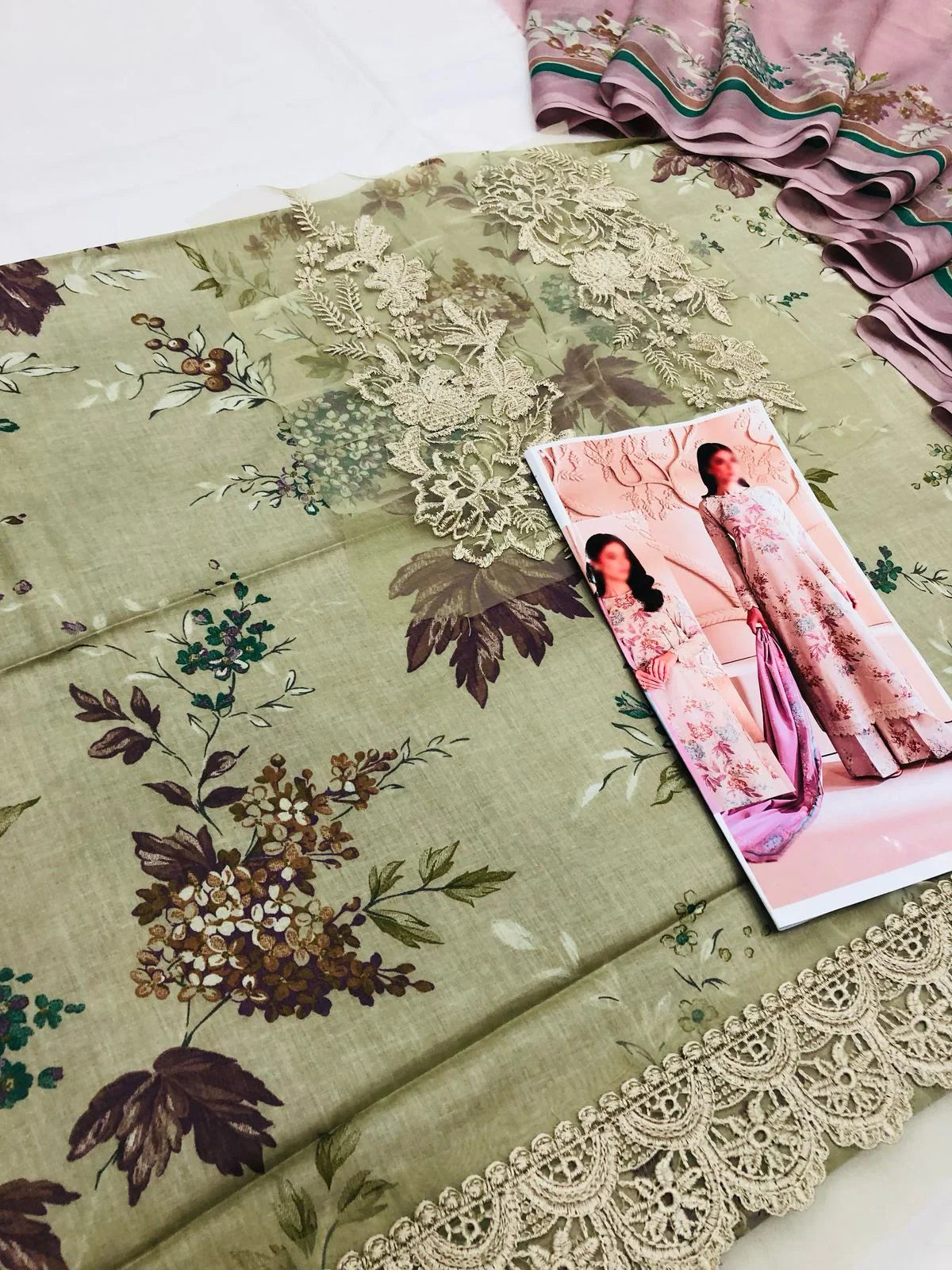 IZNIK SKIN WITH PINK DUPATTA LAWN - SR FABRICS