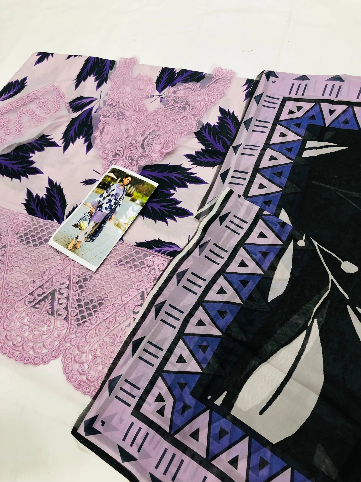 MAHNUR LILAC LAWN - SR FABRICS