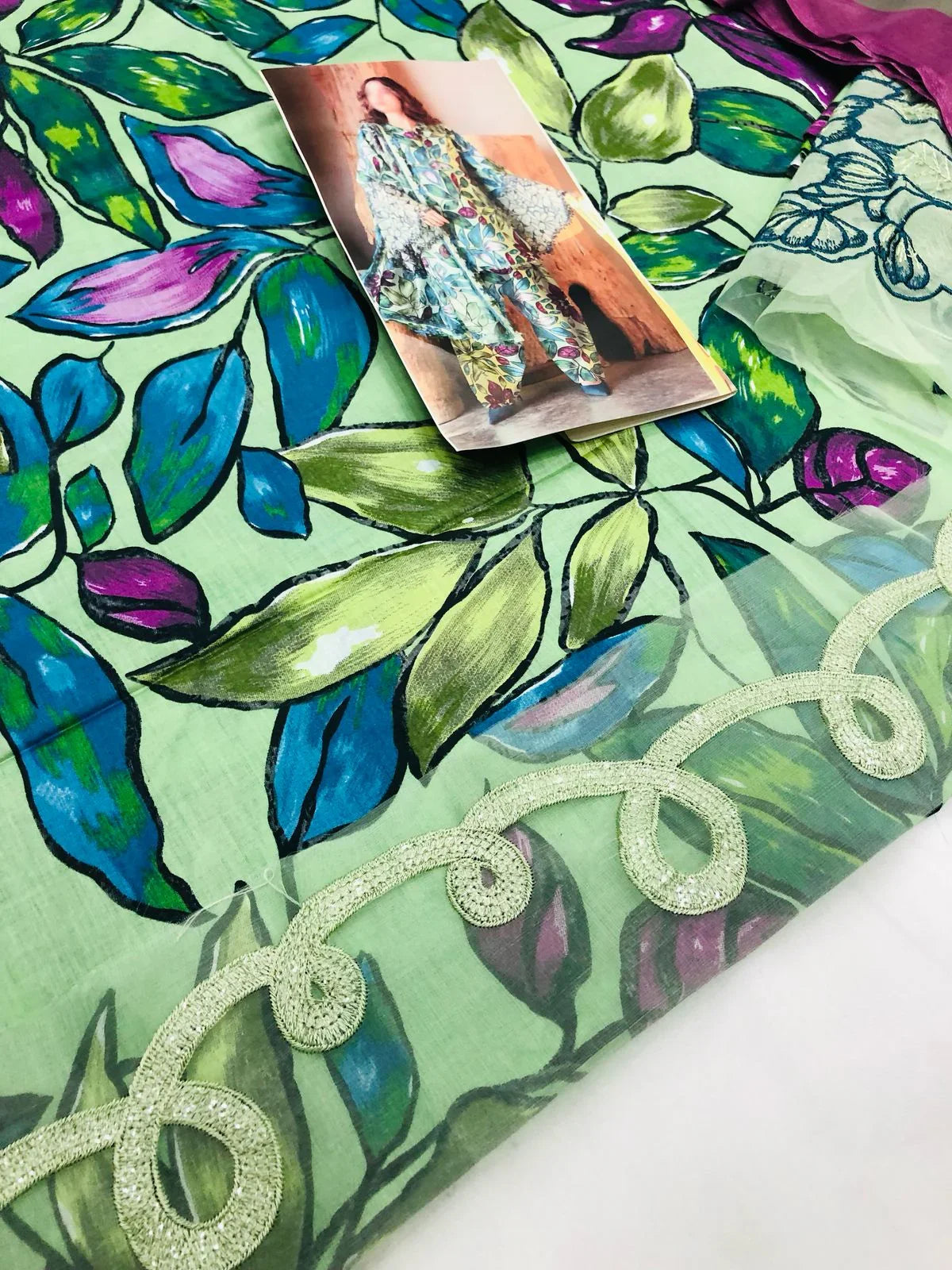MB G - LEAVES DIGITAL LAWN - SR FABRICS