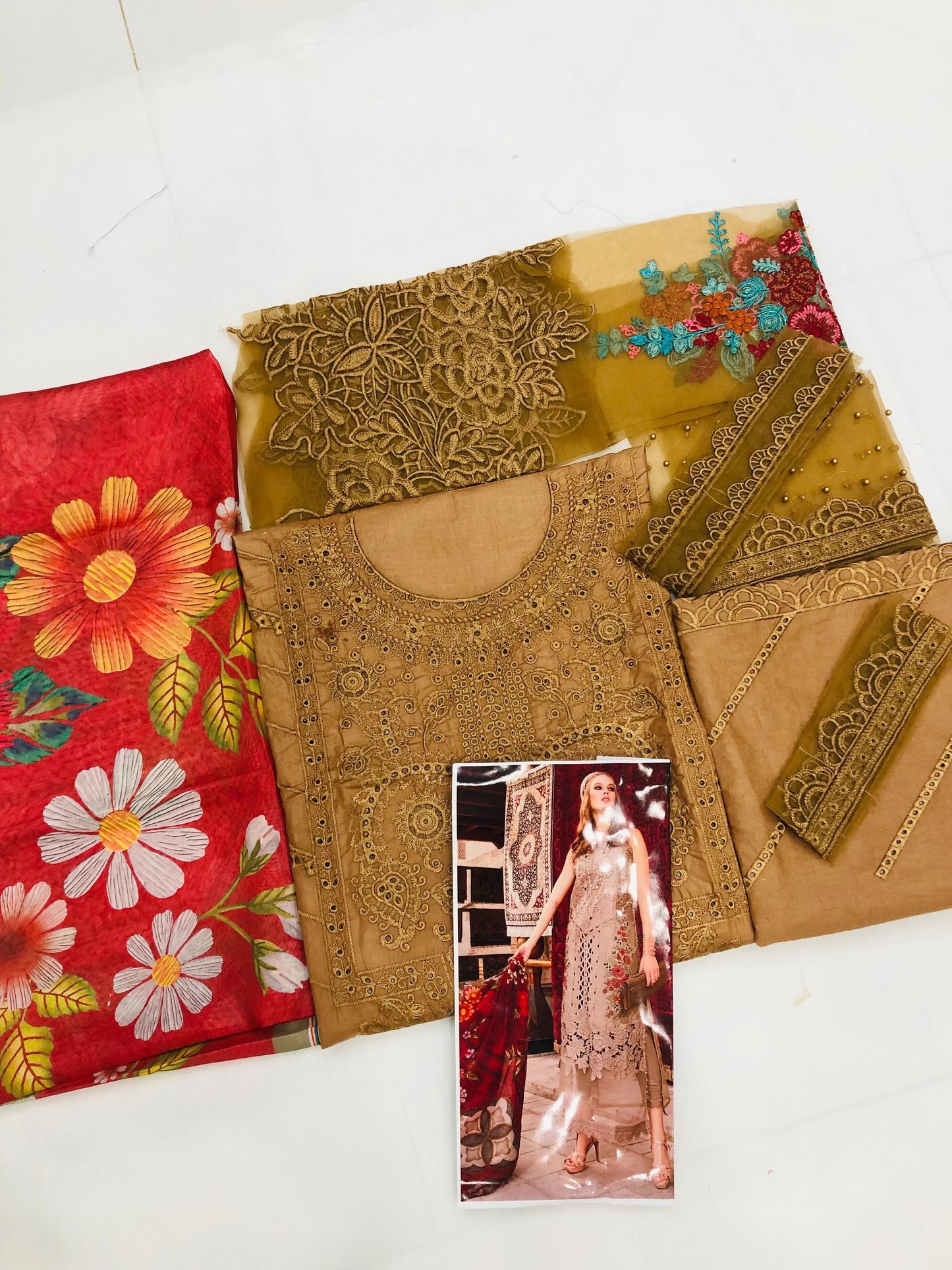 MB GOLD CHICKEN KARI LAWN - SR FABRICS