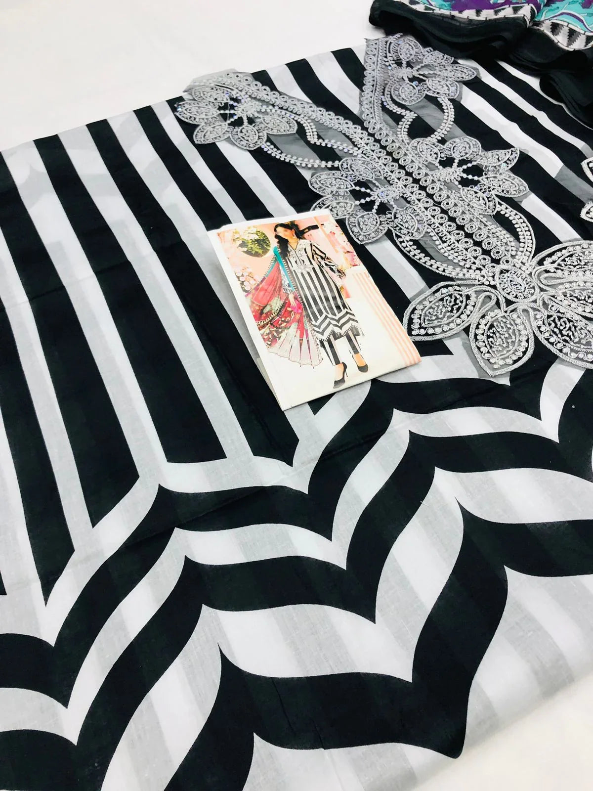 MB W - BLACK LINES LAWN - SR FABRICS