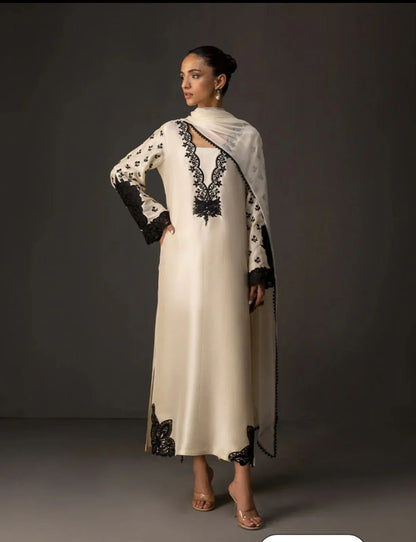 CHINA SILK SKIN BLACK BUNCH