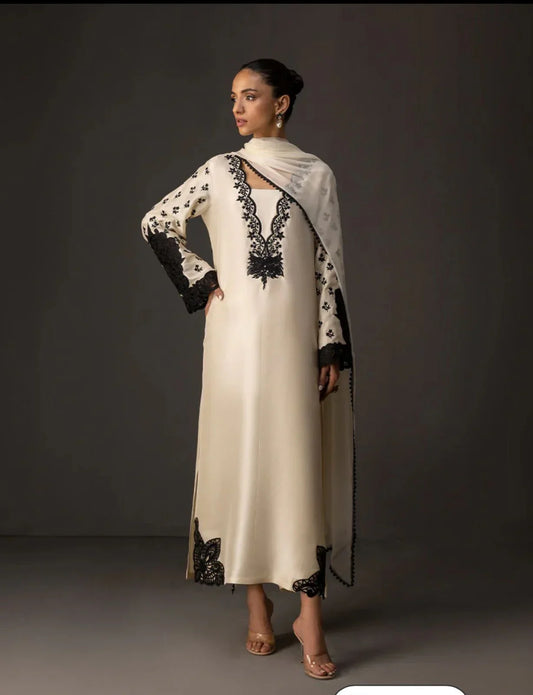 CHINA SILK SKIN BLACK BUNCH