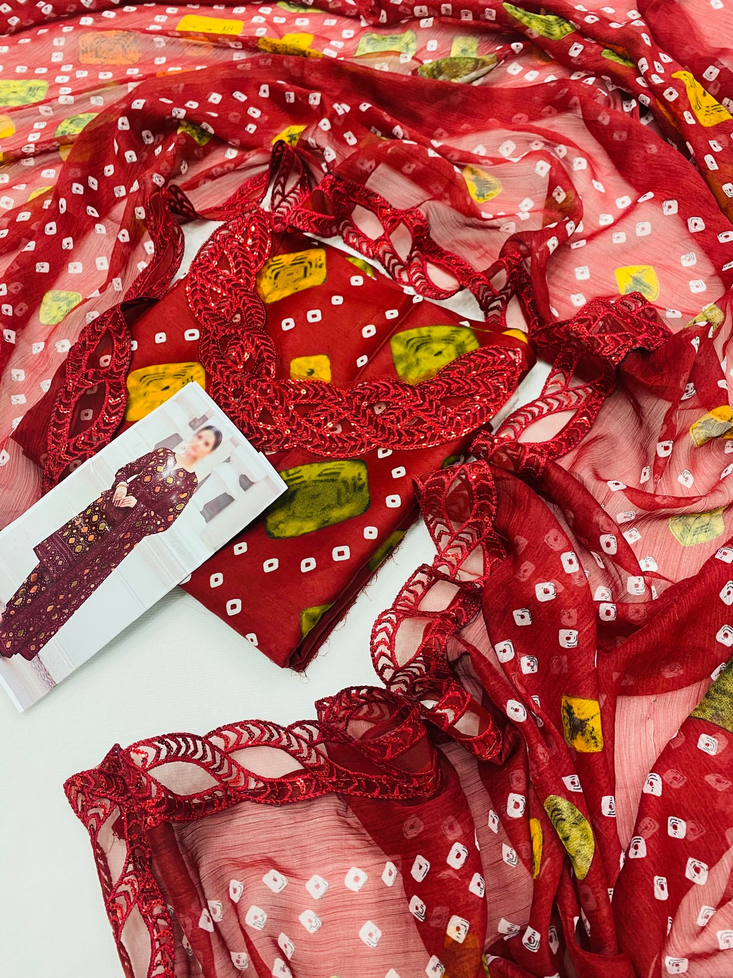 ANEELA MAHROON CHUNRI LAWN