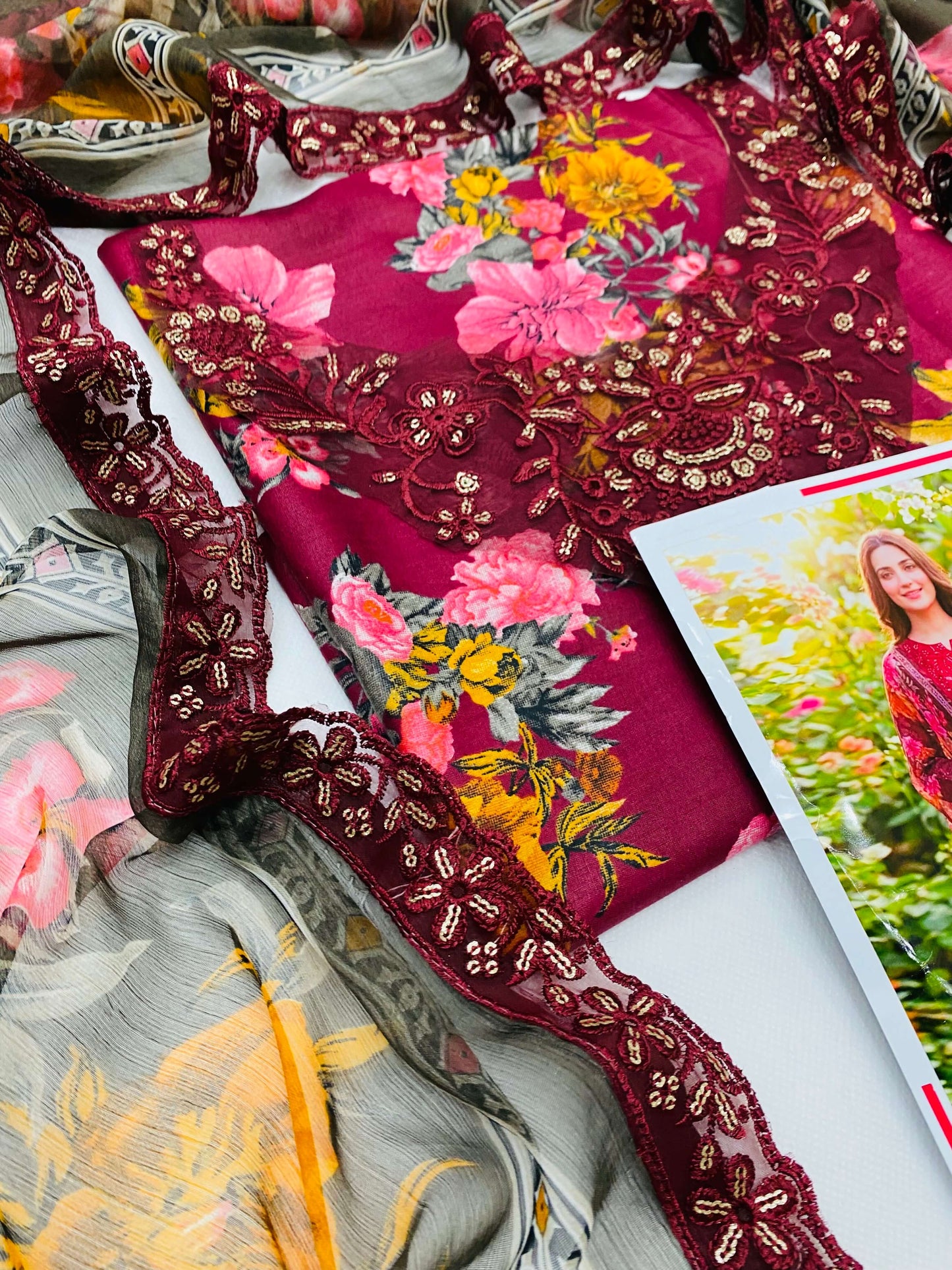 IZNIK MAHROON GREYISH LAWN