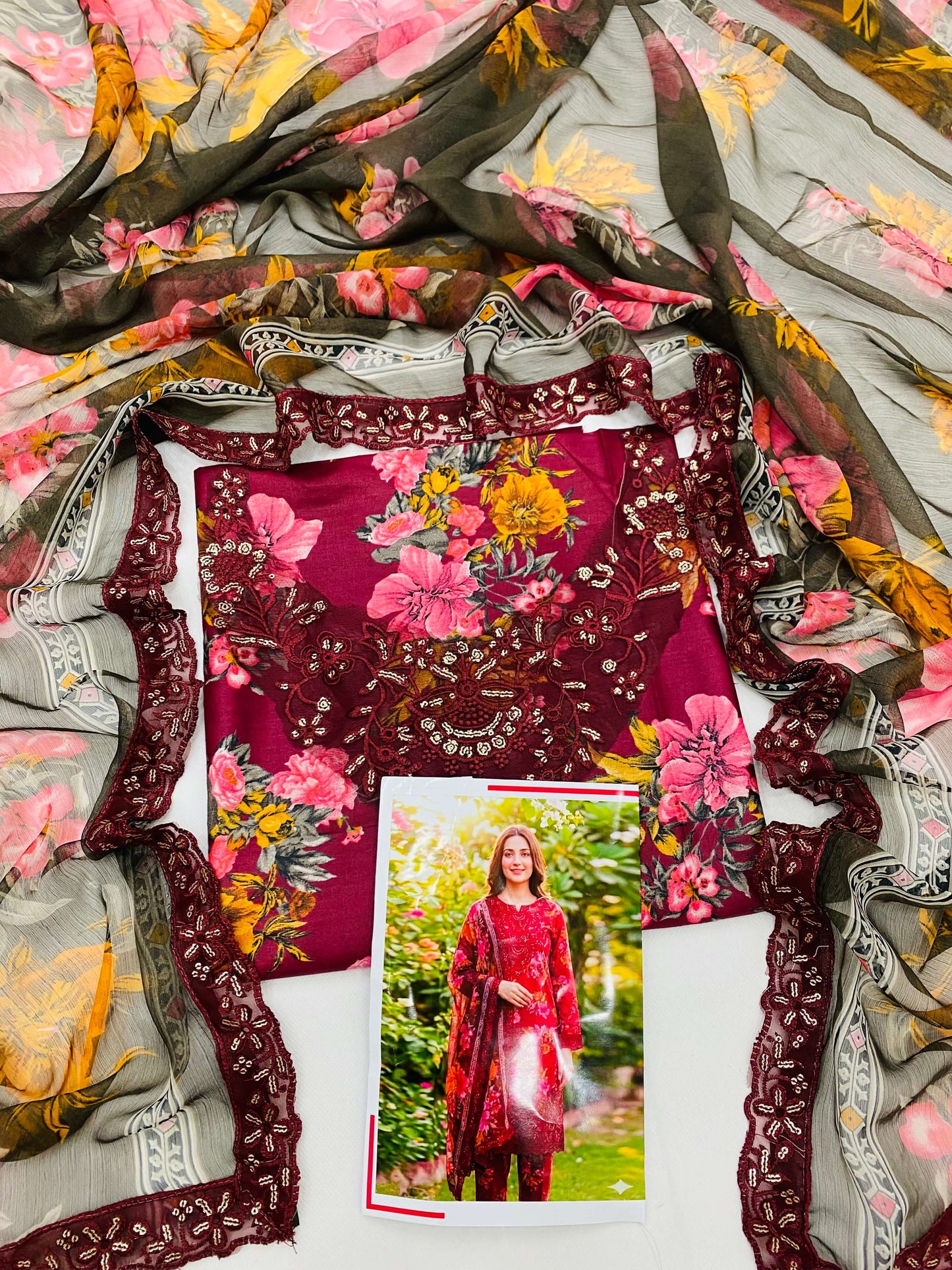 IZNIK MAHROON GREYISH LAWN