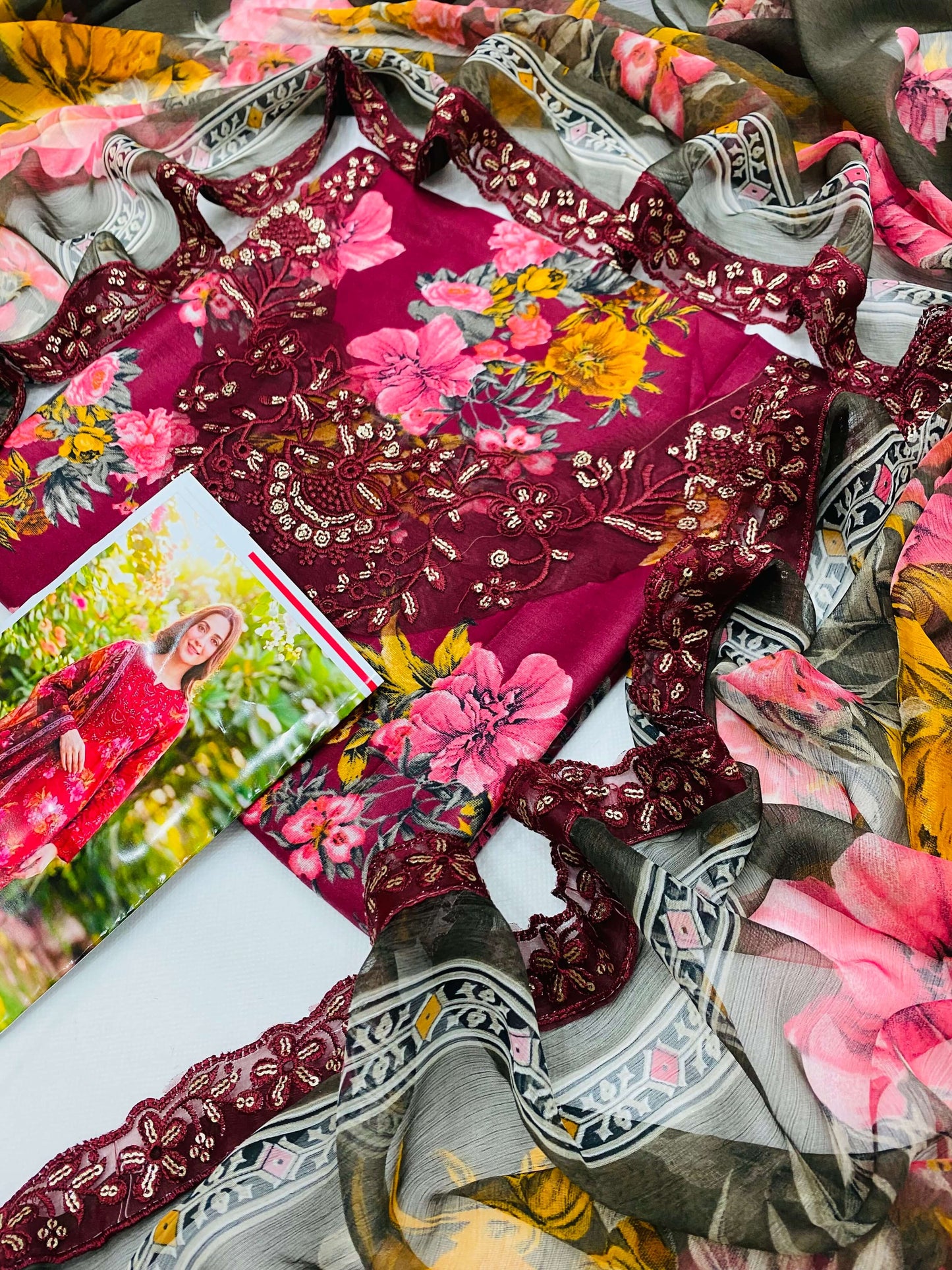 IZNIK MAHROON GREYISH LAWN