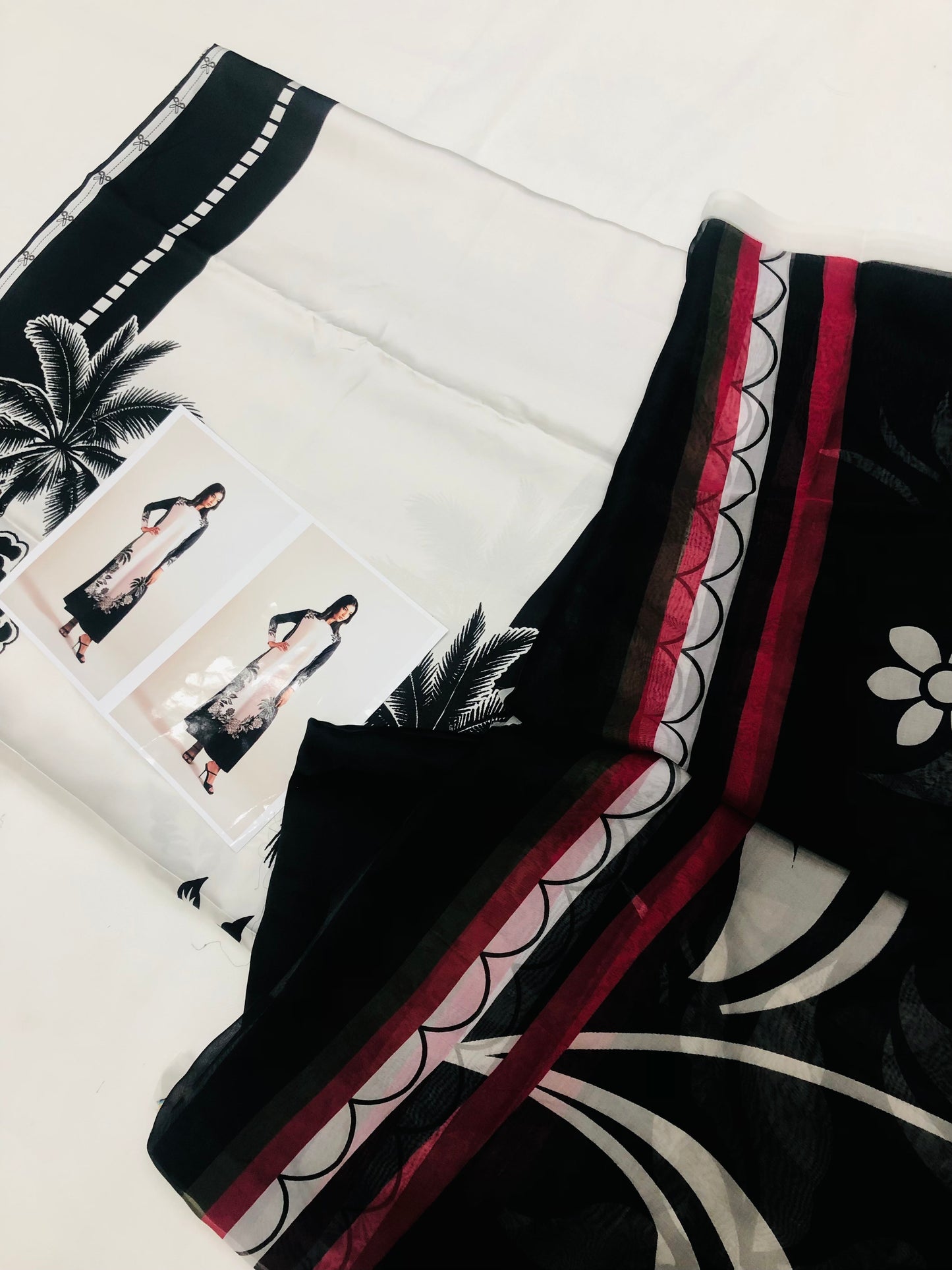 LULUSAR WHITE N BLACK SILK