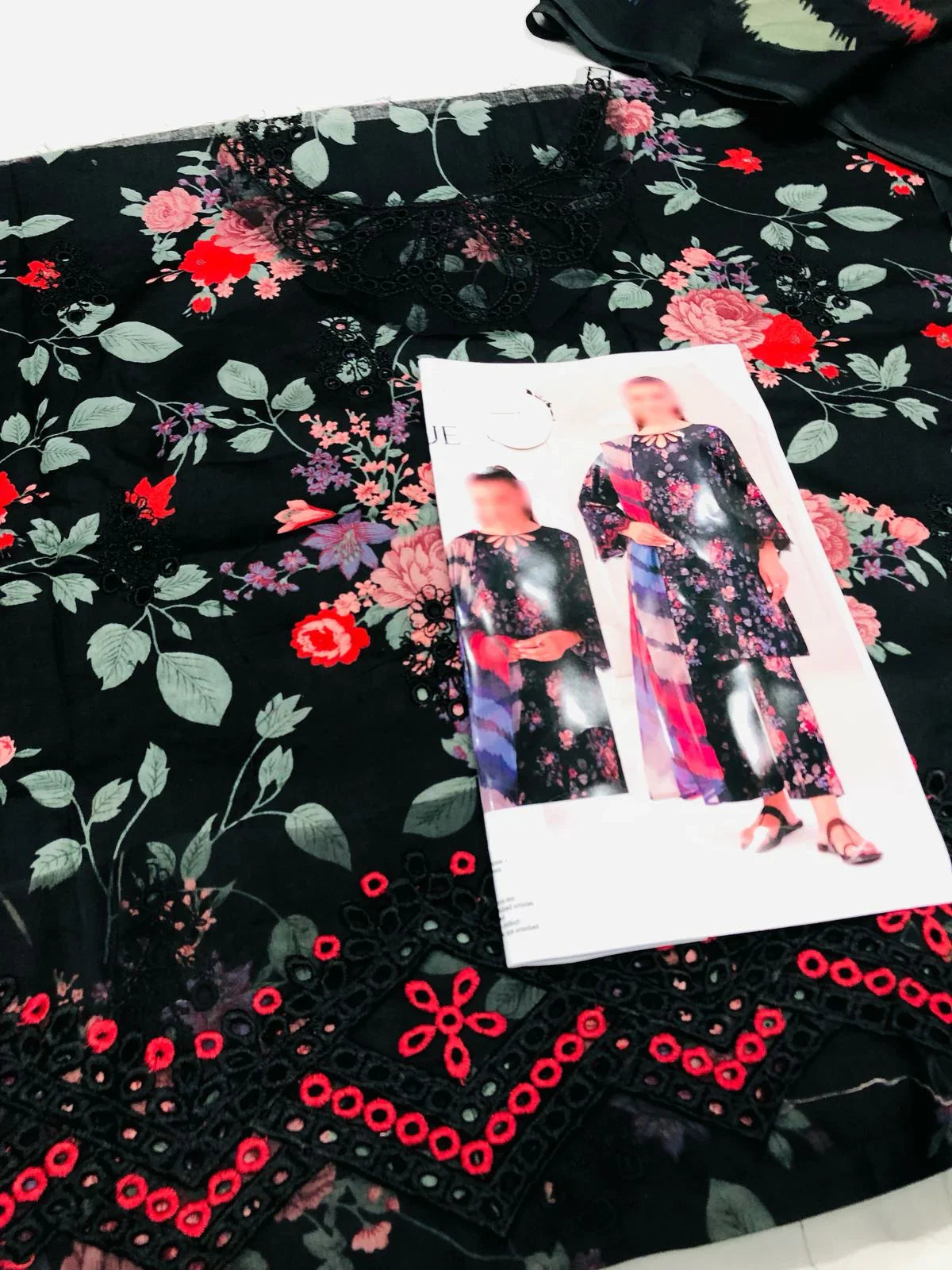 BAROQUE BLACK BOUQUET LAWN - SR FABRICS