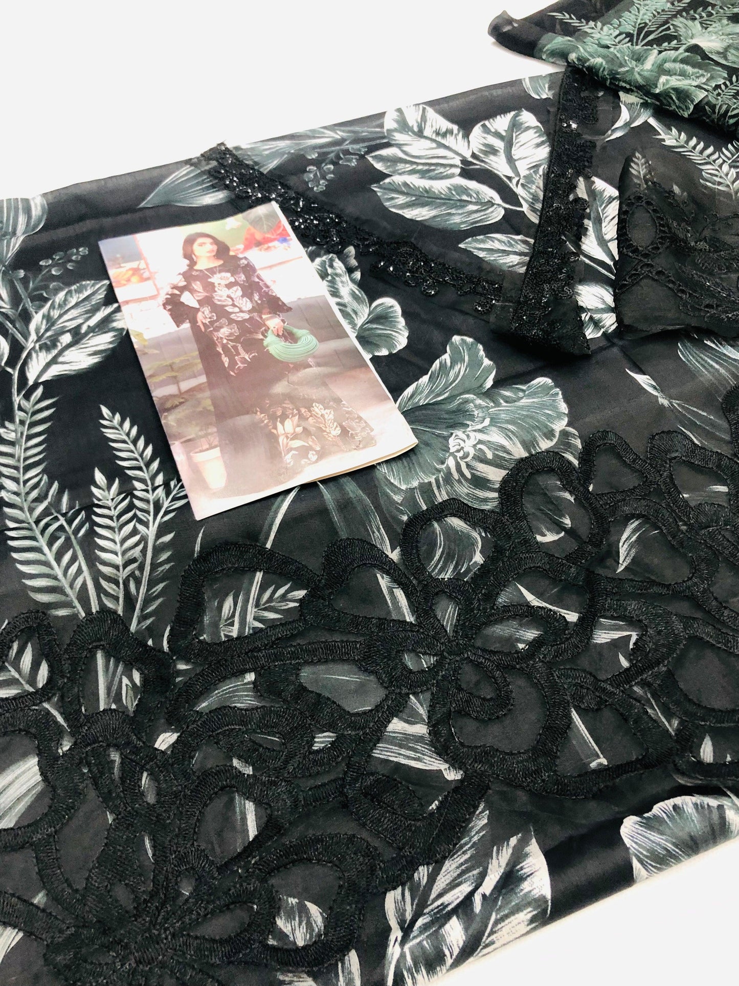 MB B - BLACK DIGITAL LAWN - SR FABRICS