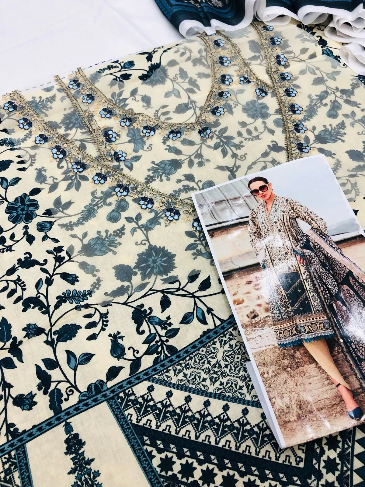 MB CHUNRI DIGITAL LAWN - SR FABRICS