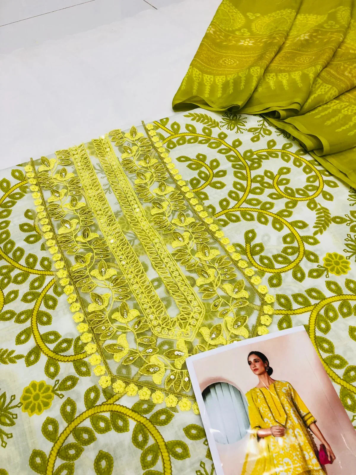 MB G - YELLOW SNAKE LAWN - SR FABRICS