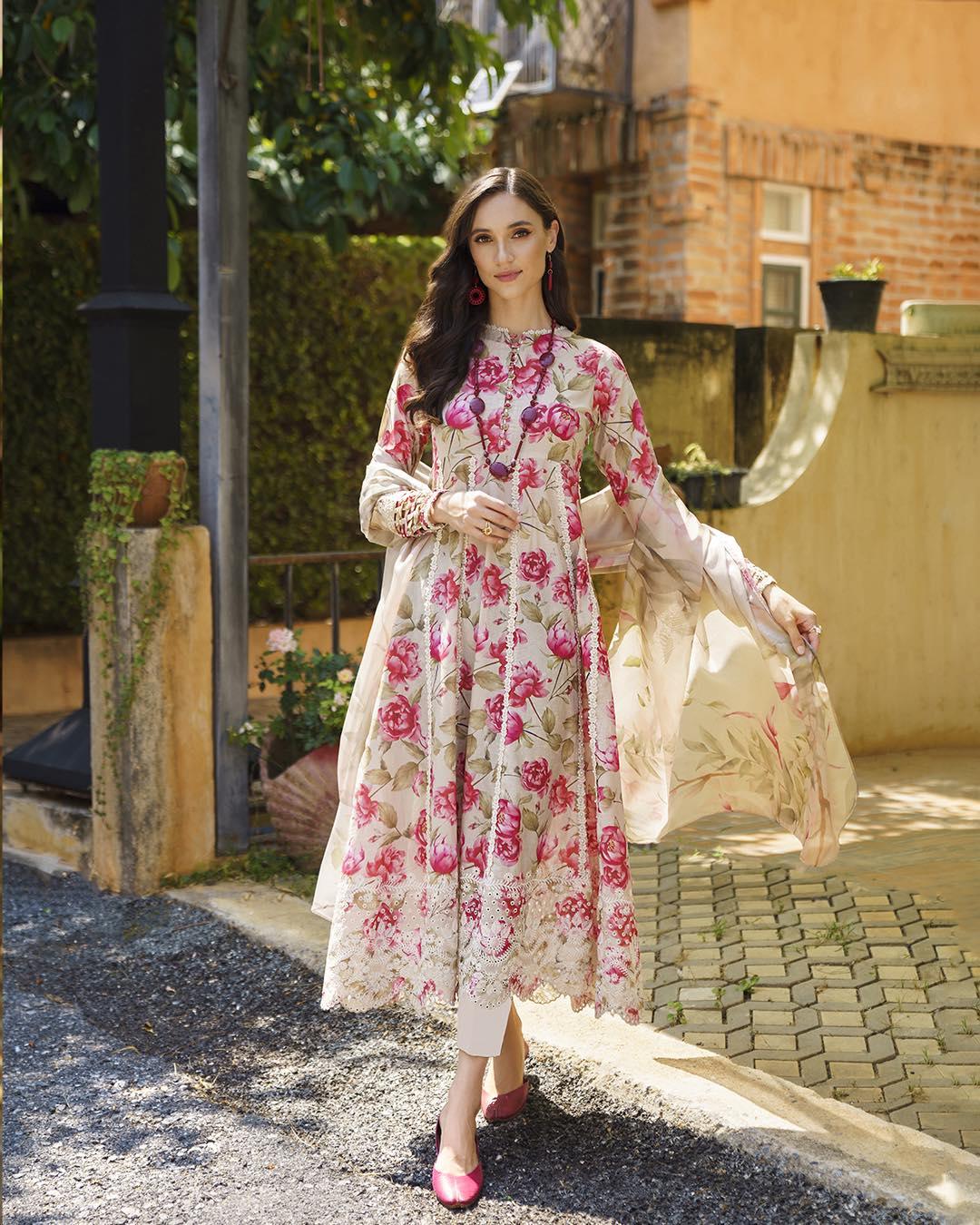 MB PINK FLOWERS CHICKEN KARI LAWN - SR FABRICS